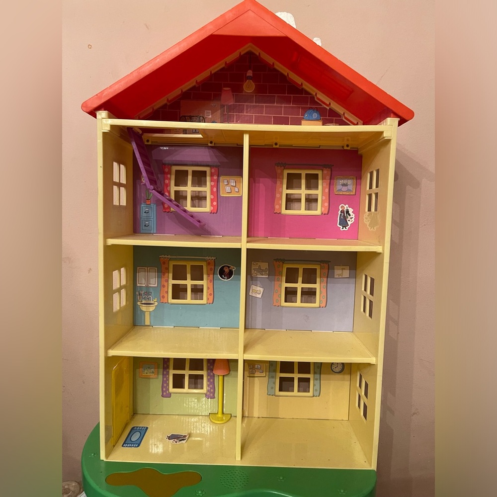 Pepa Pig house, in excellent condition